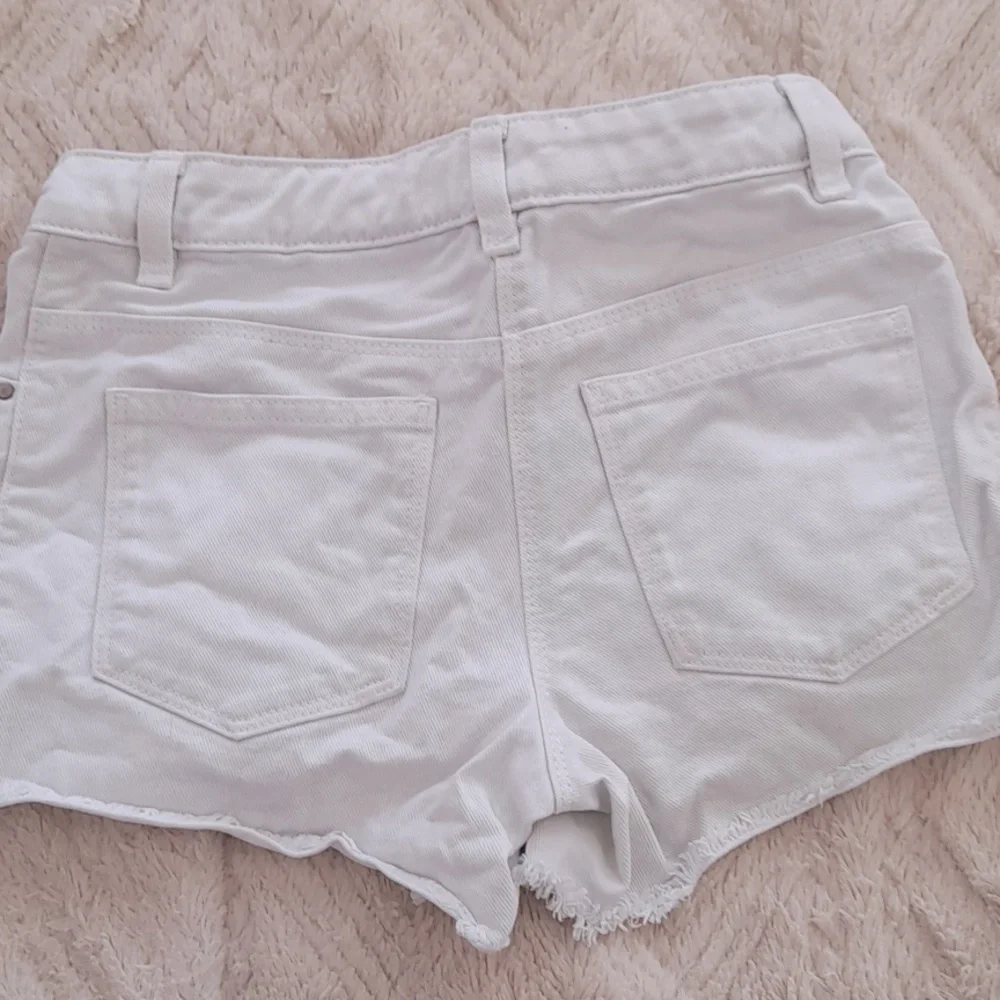 Authentic cut white snd blue denim shorts - Picture 2 of 3